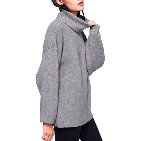 Free People Softly Structured Tunic Oversized Sweater Size S Gray Turtleneck - Picture 14 of 15